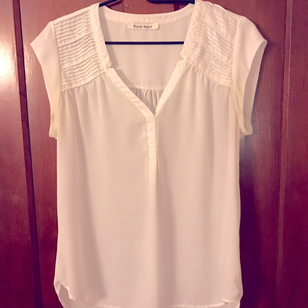 Black Rainn short sleeve top